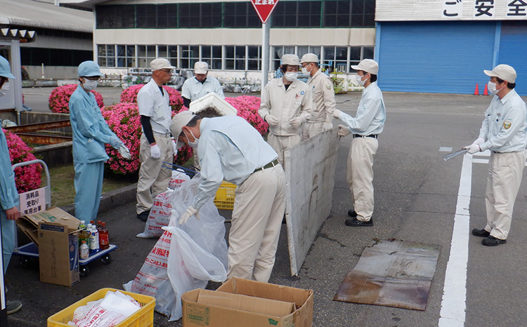 三協アルミ社福光工場